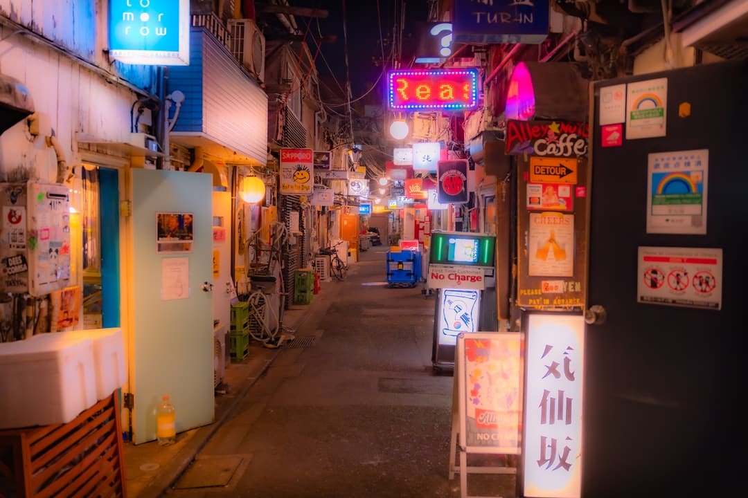 张威:巨大消费市场支撑中国经济行稳致远